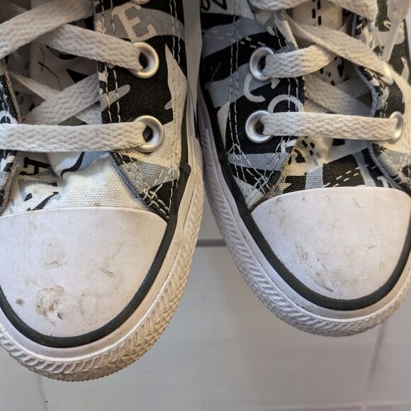 Converse Chuck Taylor High Tops All Star Logo Play, Women's 7 - Picture 3 of 16